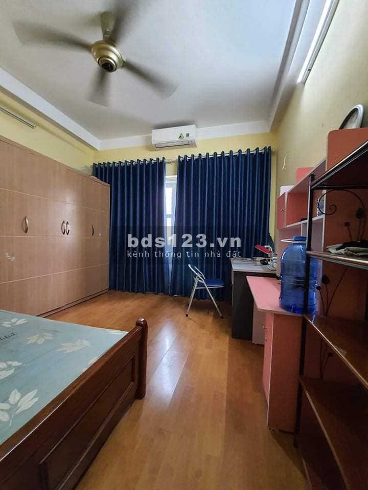 Bán nhà đường Nguyễn Ngọc Vũ, Kinh doanh, oto đỗ cửa. giá 6.5 bán tỷ