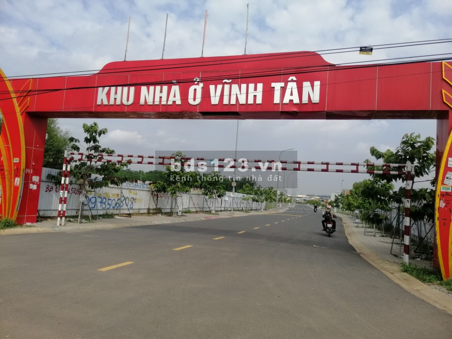 Bán ô đất siêu đẹp, giá đầu tư ngay mt DT 742, liền kề khu tái định cư, dt 108m2, mt 15m, giá chỉ 13.5 triệu/m2