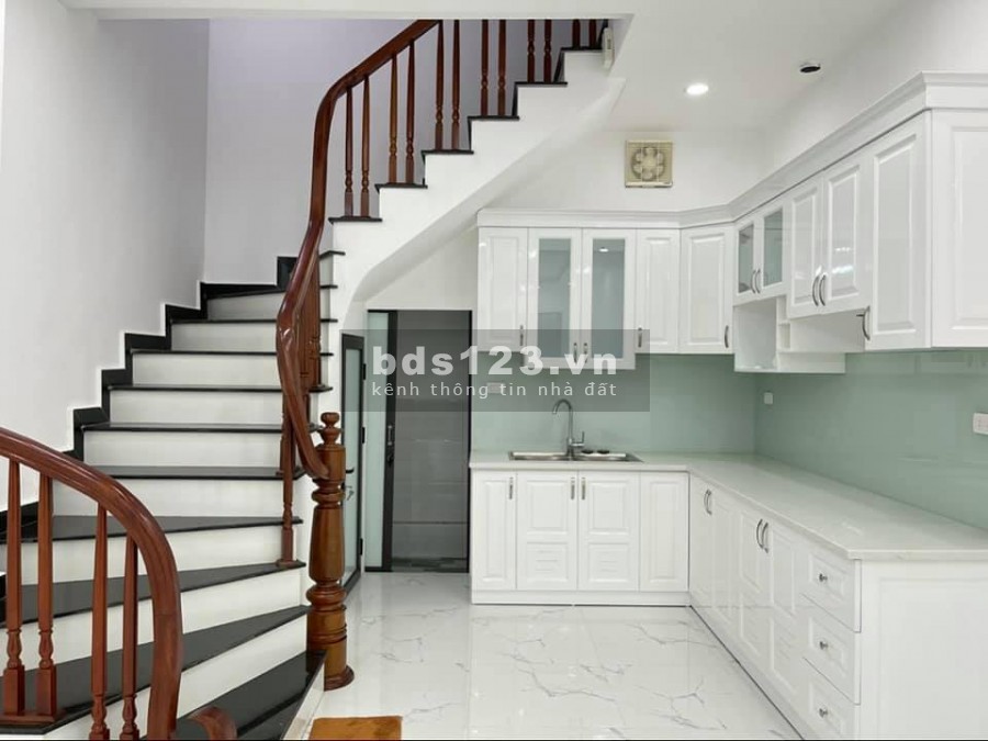 Bán nhà mới Võng Thị đi bộ Hồ Tây, lô góc, dt 35m2, 5 tầng đúc, giá 3.95 tỷ