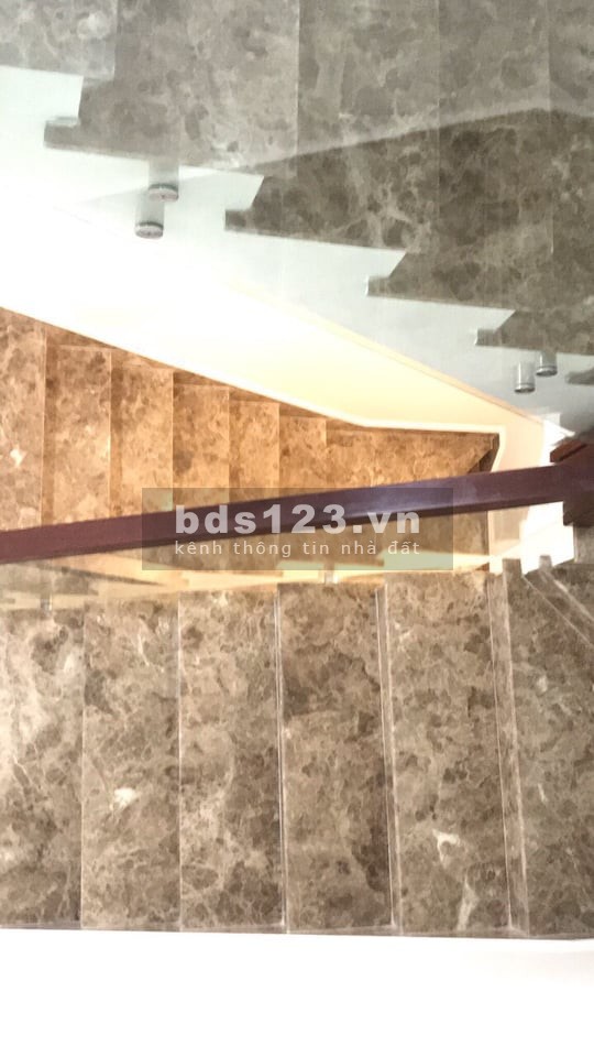 Nhà mới, hiện đại, 5 tầng. Đối diện Aeon Mall - Celadon giá bán nhanh 9,9 tỷ
