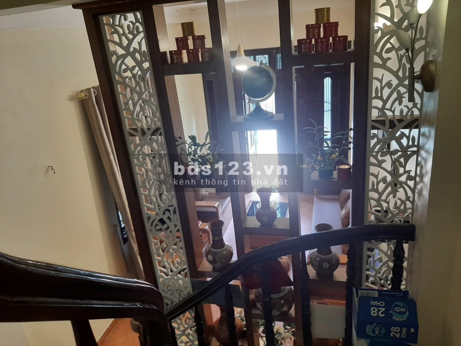 Lạc Long Quân nhà rộng 61m2, 5 tầng, ngõ ôtô tránh. Kinh doanh. An ninh tốt. Giá 8.3 tỷ.
