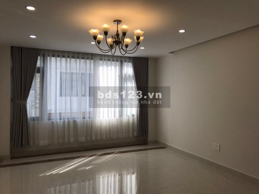 Nhà mới, hiện đại, 5 tầng. Đối diện Aeon Mall - Celadon giá bán nhanh 9,9 tỷ