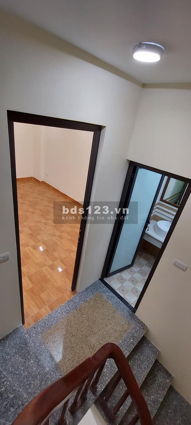 Bán Nhà Lĩnh Nam, 10m ra mặt phố, Mới Koong, SĐCC, dt 30m2, 5 tầng mt 4.2m Nhỉnh 3 tỷ