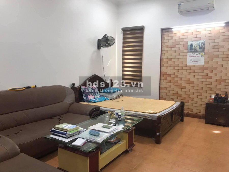 Bán nhà 4 tầng mặt phố Vũ Văn Dũng, TP HD, dt 100m2, mt 5m, 4 ngủ, sân cổng, giá 4 tỷ 799 tr
