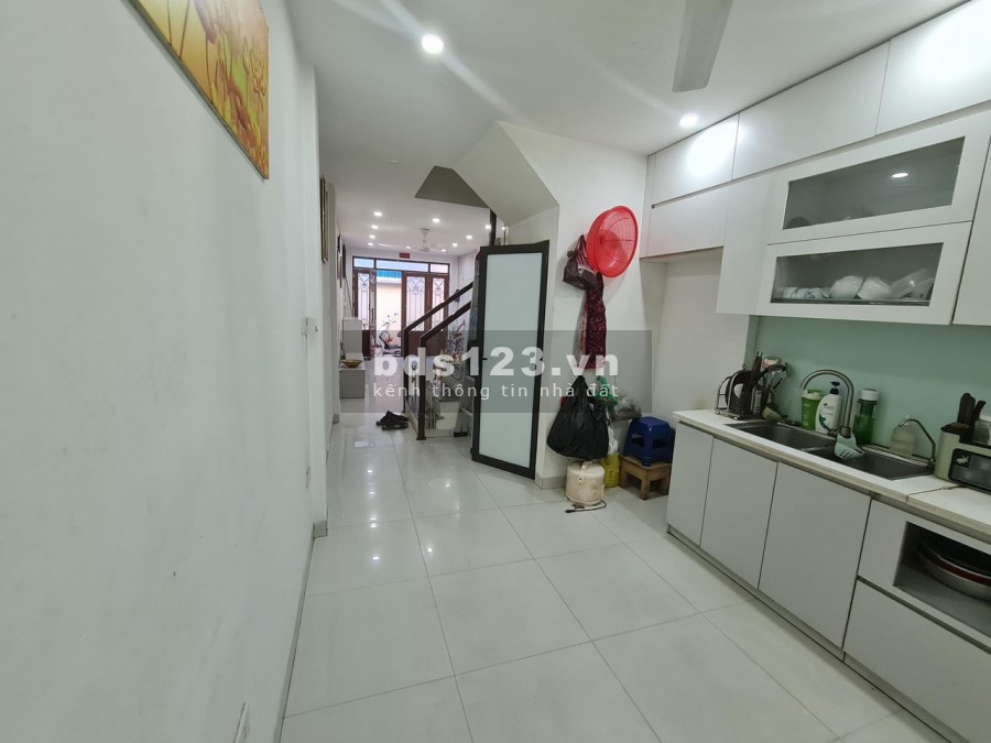 Bán nhà Nam Dư 15 m ô tô dừng đỗ nội thất xịn, diện tích 38m2, đúc bê tông 4 tầng, giá 2.95 tỷ