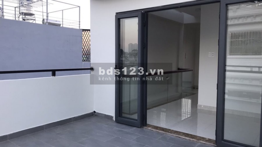 Nhà mới, hiện đại, 5 tầng. Đối diện Aeon Mall - Celadon giá bán nhanh 9,9 tỷ
