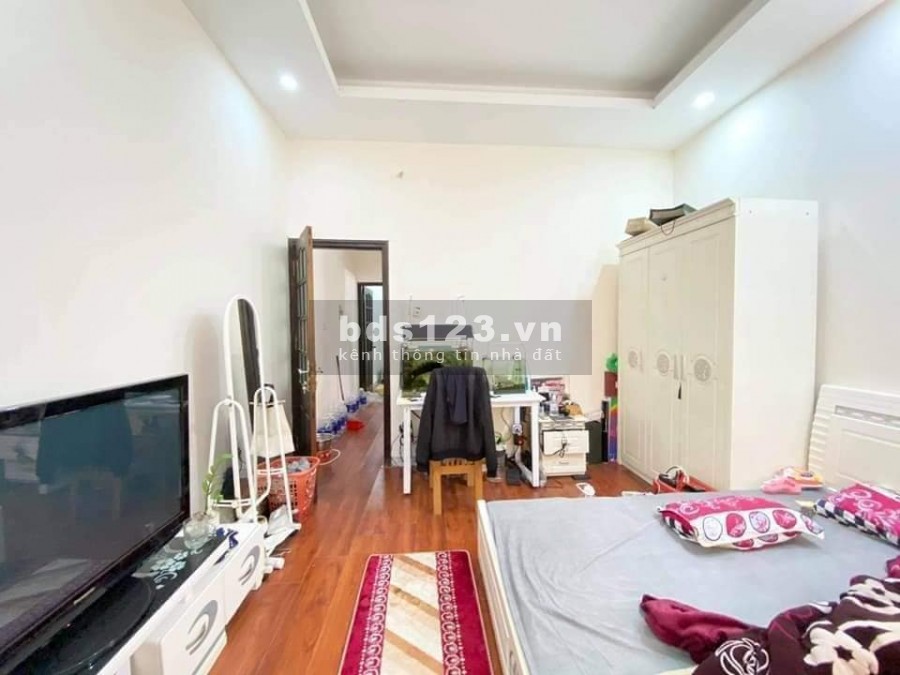 Bán nhà Hồng Mai, ngõ thông oto 7 chỗ qua cổng, sân rộng, 36m 4 tầng chỉ 3,5 tỷ