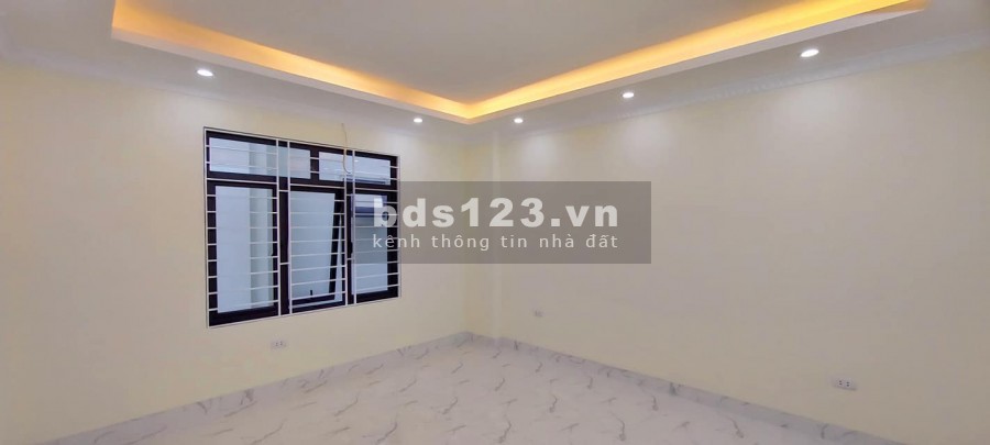 Bán Nhà Lĩnh Nam, 10m ra mặt phố, Mới Koong, SĐCC, dt 30m2, 5 tầng mt 4.2m Nhỉnh 3 tỷ
