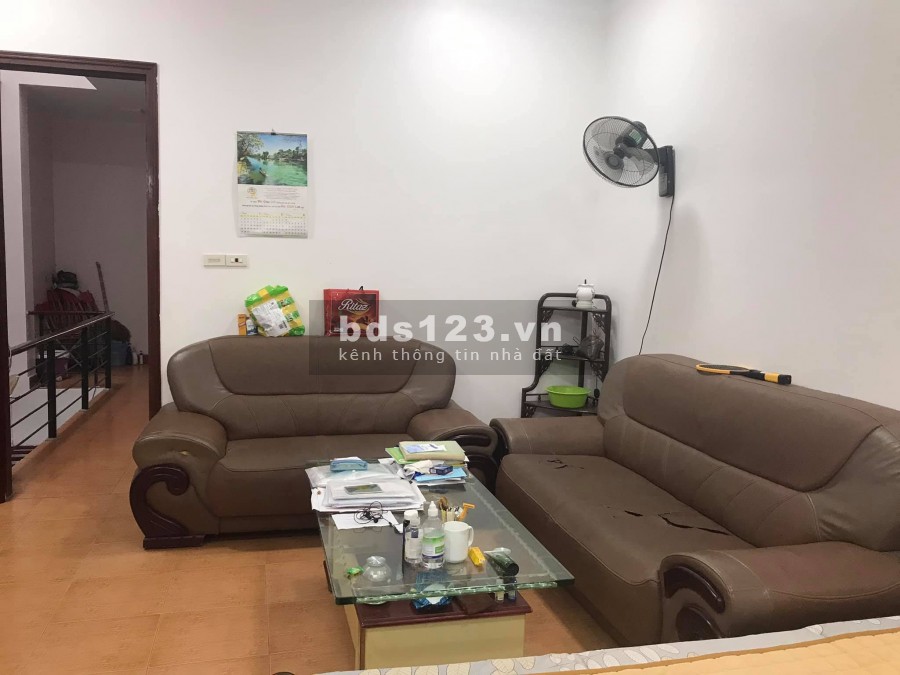 Bán nhà 4 tầng mặt phố Vũ Văn Dũng, TP HD, dt 100m2, mt 5m, 4 ngủ, sân cổng, giá 4 tỷ 799 tr