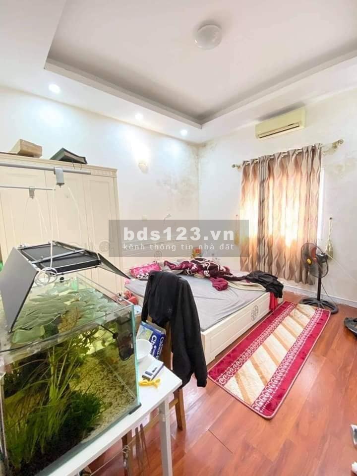 Bán nhà Hồng Mai, ngõ thông oto 7 chỗ qua cổng, sân rộng, 36m 4 tầng chỉ 3,5 tỷ