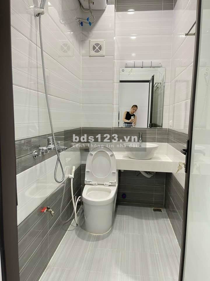 Bán nhà mới Võng Thị đi bộ Hồ Tây, lô góc, dt 35m2, 5 tầng đúc, giá 3.95 tỷ