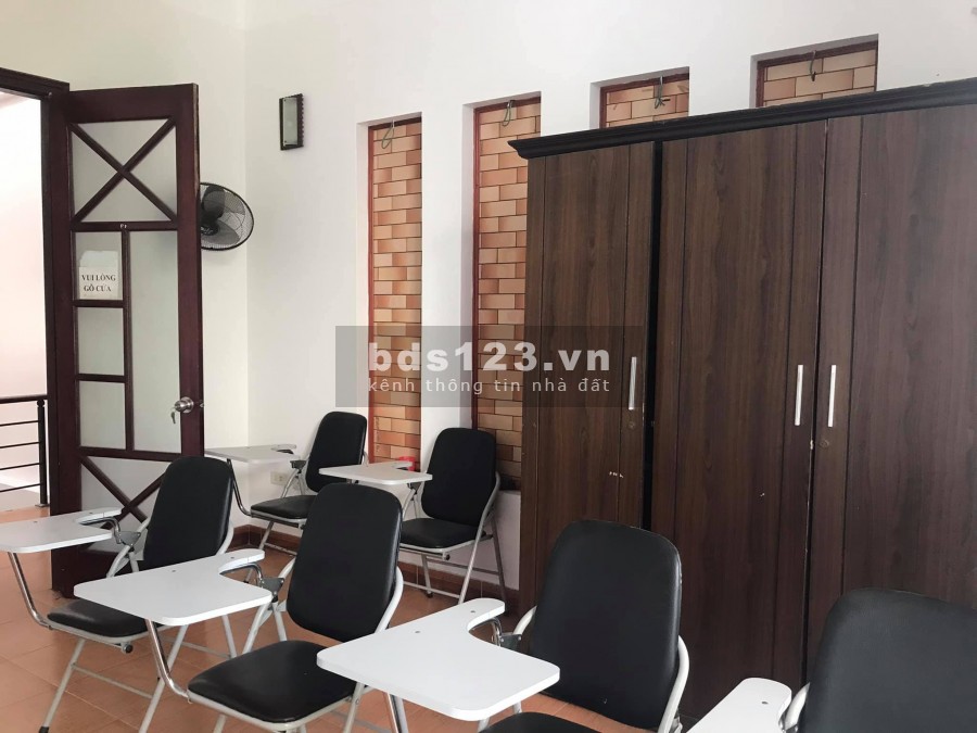 Bán nhà 4 tầng mặt phố Vũ Văn Dũng, TP HD, dt 100m2, mt 5m, 4 ngủ, sân cổng, giá 4 tỷ 799 tr