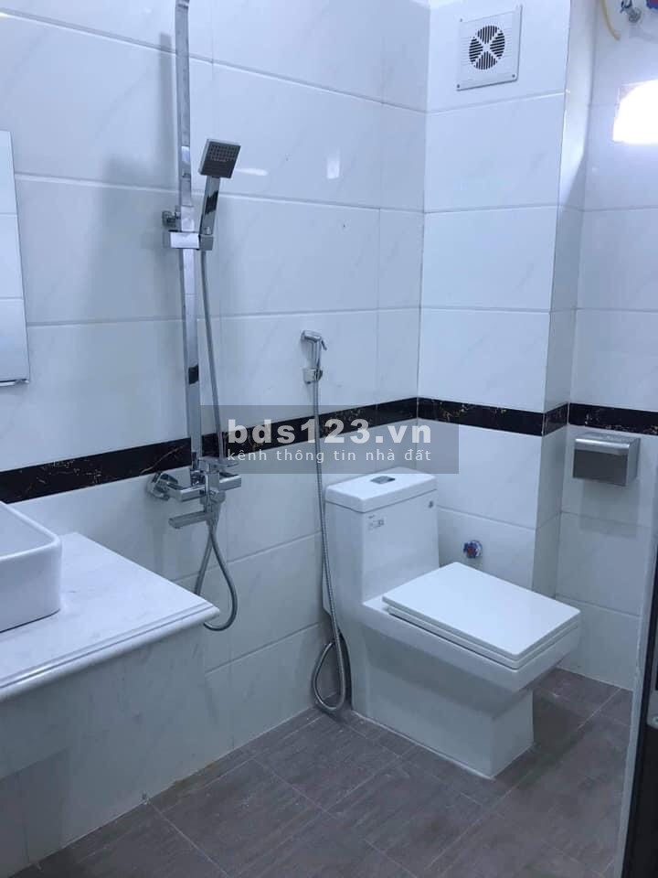 Bán nhà phân lô sát phố sổ đỏ chính chủ. diện tích 30m2, giá 3 tỷ, lh 0962157266