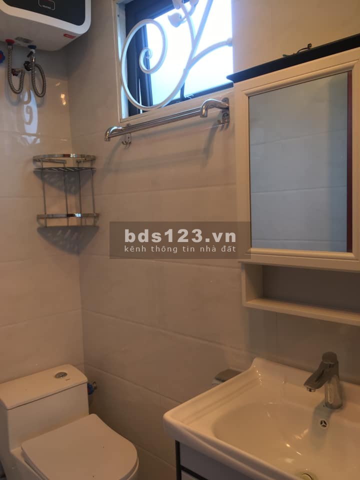 Bán nhà đẹp phố Đức Giang, Long Biên, dt 35m2, mt 6.4m, 5 tầng giá bán 3.5 tỷ, lhcc