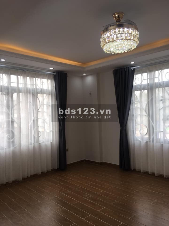 Bán nhà đẹp phố Đức Giang, Long Biên, dt 35m2, mt 6.4m, 5 tầng giá bán 3.5 tỷ, lhcc