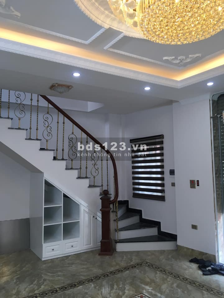 Bán nhà đẹp phố Đức Giang, Long Biên, dt 35m2, mt 6.4m, 5 tầng giá bán 3.5 tỷ, lhcc
