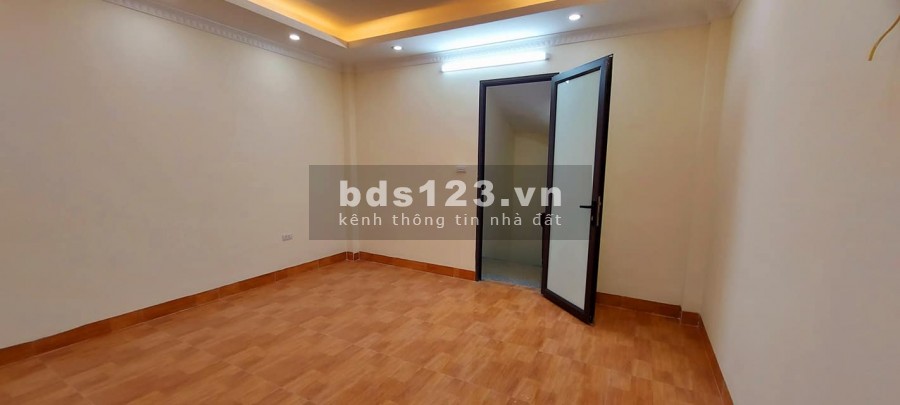 Bán Nhà Lĩnh Nam, 10m ra mặt phố, Mới Koong, SĐCC, dt 30m2, 5 tầng mt 4.2m Nhỉnh 3 tỷ