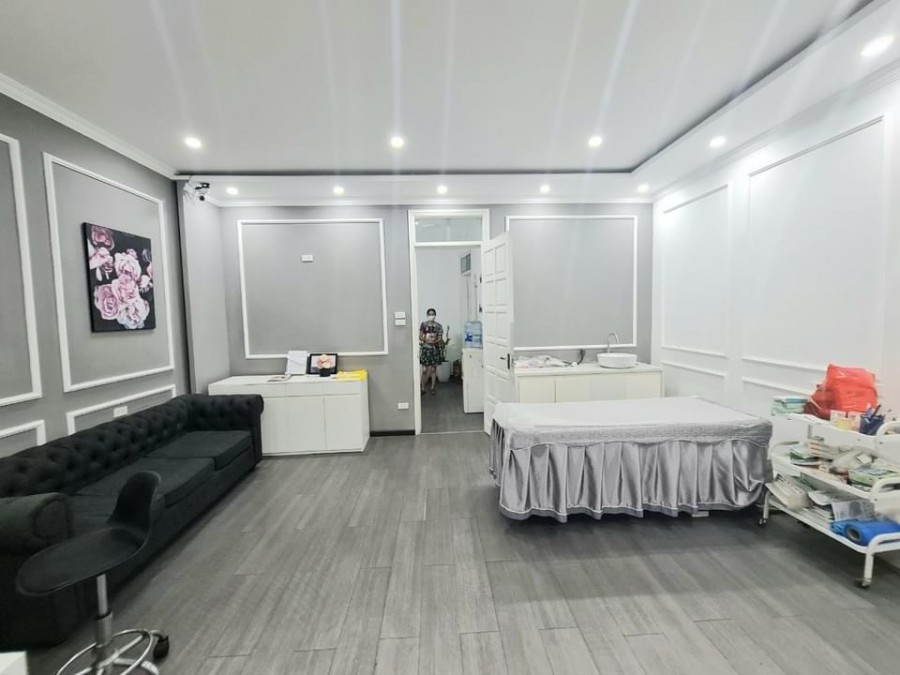 Bán nhà mặt phố 6 tầng kinh doanh vị trí đẹp, vỉa hè rộng phố Ba Đình