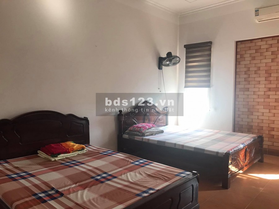 Bán nhà 4 tầng mặt phố Vũ Văn Dũng, TP HD, dt 100m2, mt 5m, 4 ngủ, sân cổng, giá 4 tỷ 799 tr