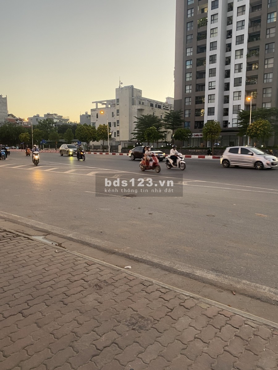 Bán nhà phố Đàm Quang Trung kinh doanh, văn phòng 6 tầng đúc kiên cố giá 27 tỷ