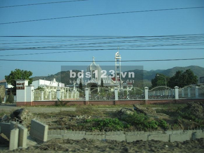 Bán 450m2 đất ở mặt tiền quốc lộ 51, gần nhà thờ Kim Hải, giá bán 5 tỷ, lhcc