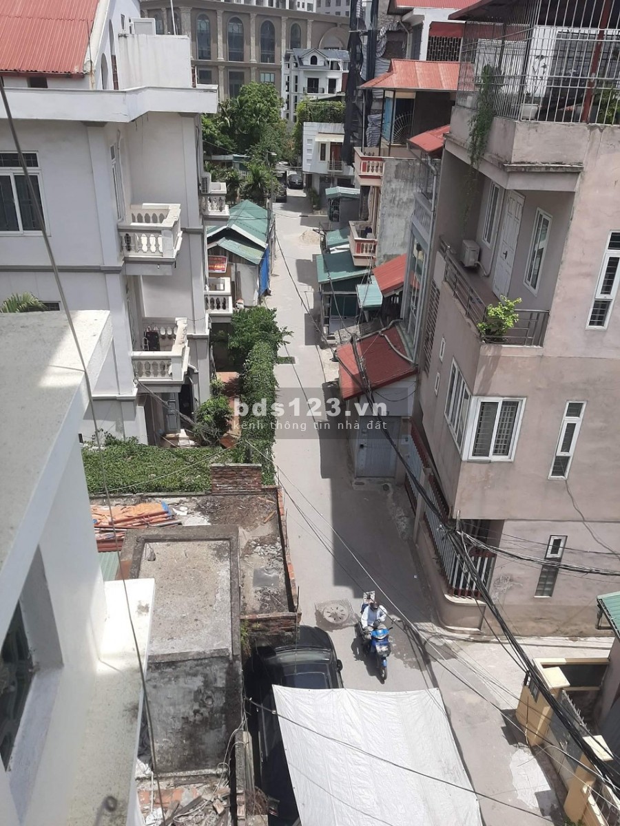 Lạc Long Quân nhà rộng 61m2, 5 tầng, ngõ ôtô tránh. Kinh doanh. An ninh tốt. Giá 8.3 tỷ.