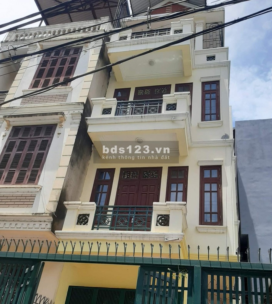 Lạc Long Quân nhà rộng 61m2, 5 tầng, ngõ ôtô tránh. Kinh doanh. An ninh tốt. Giá 8.3 tỷ.