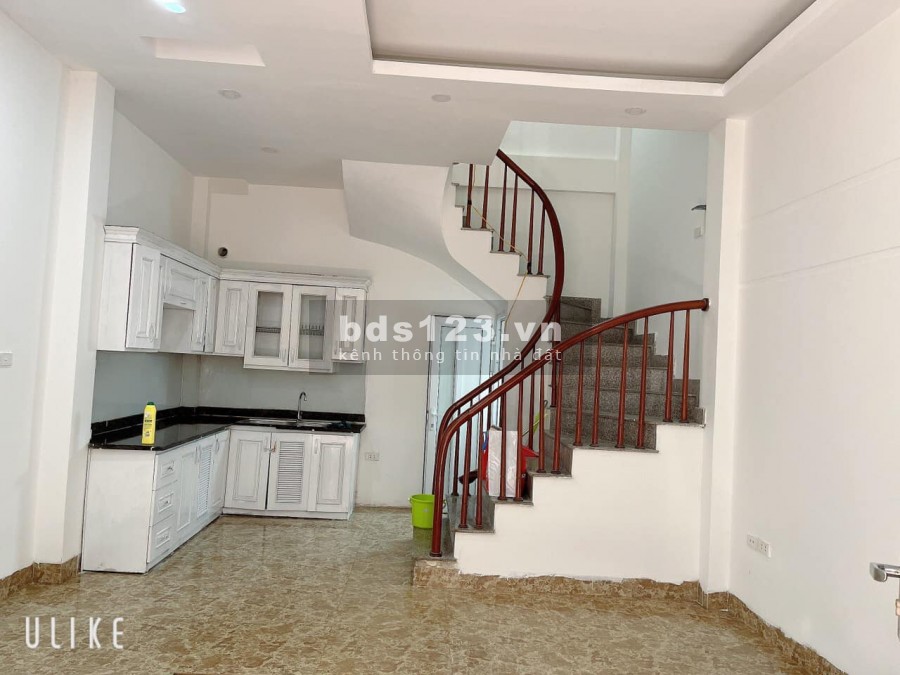 Chính chủ cần bán gấp nhà tại Cầu Giấy,DT 35m2, 5 tầng, giá 4 tỷ, 40m ra mặt phố chính