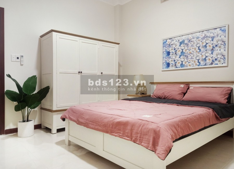 Chủ bán nhanh nhà nguyên căn nhà phố 1 trệt, 2 lầu đúc thành phố Dĩ An, lhcc
