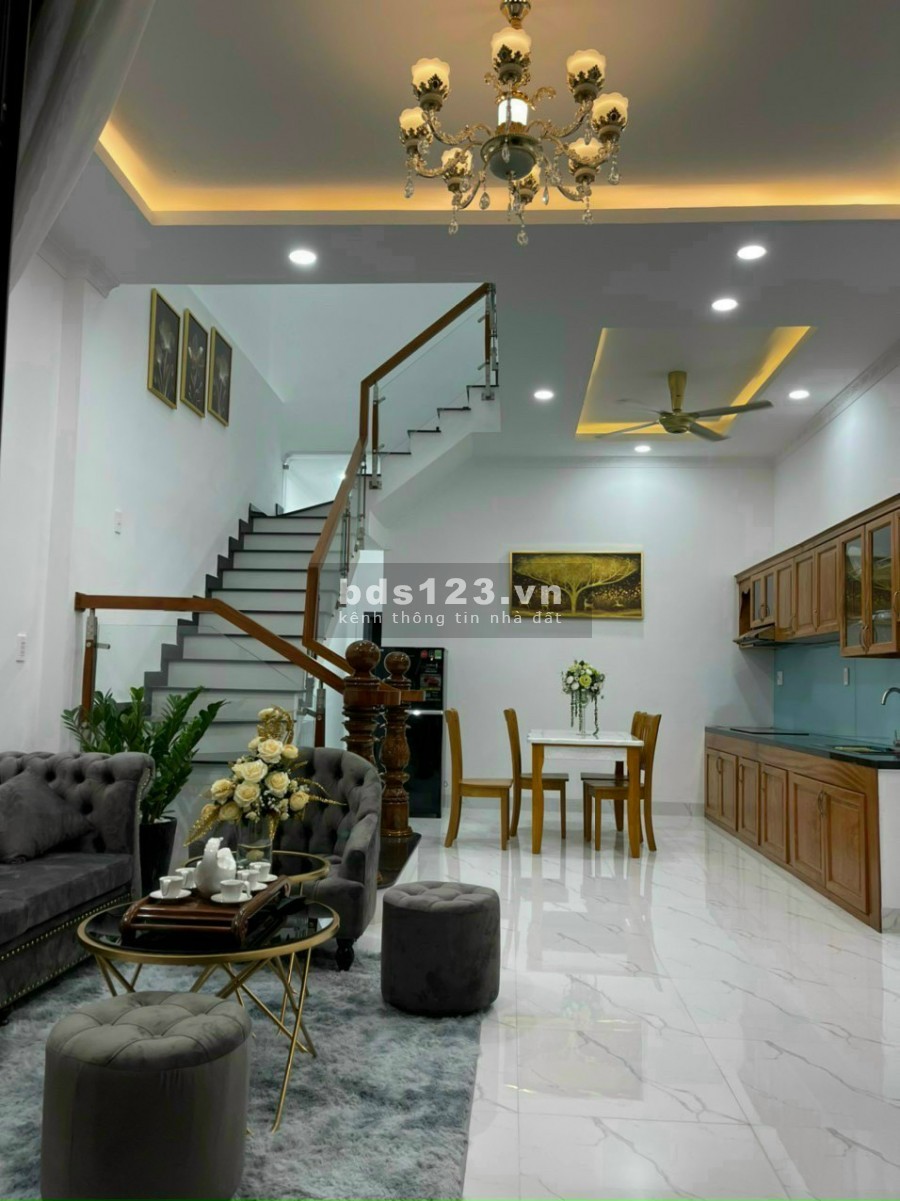 Nhà mới hoàn thiện ngay Lê Hồng Phong, 1 trệt, 1 lầu, giá bán 2.75 tỷ, thương lượng chính chủ