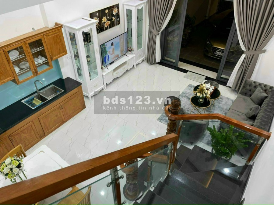 Nhà mới hoàn thiện ngay Lê Hồng Phong, 1 trệt, 1 lầu, giá bán 2.75 tỷ, thương lượng chính chủ