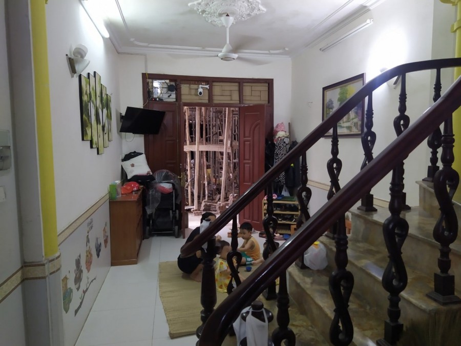 Bán nhà Kim Giang, Thanh Xuân diện tích 34m2 ô tô, kinh doanh, giá chỉ 3,2 tỷ.