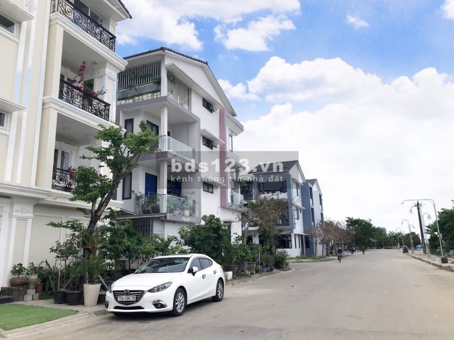 Nhà 4 tầng 2 mặt tiền đường 12m liền kề trường học, công viên, ngân hàng hỗ trợ vay 70%