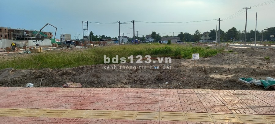 Bán nhà mặt tiền đường Quốc Lộ 1A và đường Xã Đồi 61 liền kề KCN Bàu Xéo giá