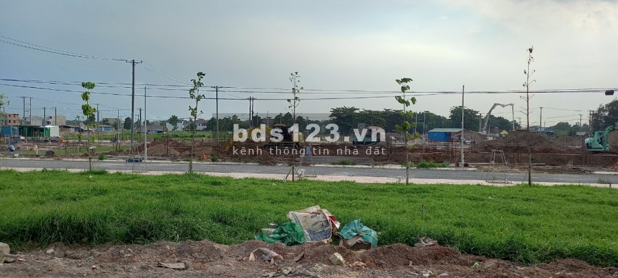 Bán nhà mặt tiền đường Quốc Lộ 1A và đường Xã Đồi 61 liền kề KCN Bàu Xéo giá