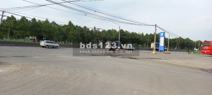 Bán nhà mặt tiền đường Quốc Lộ 1A và đường Xã Đồi 61 liền kề KCN Bàu Xéo giá