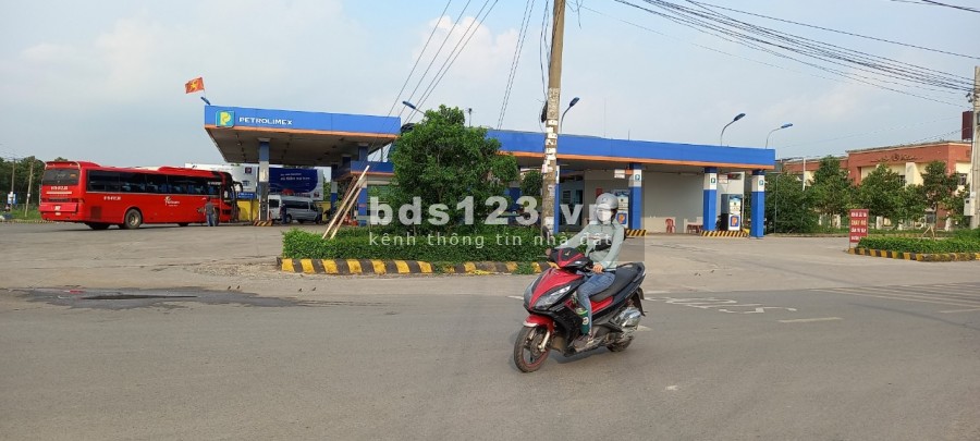 Bán nhà mặt tiền đường Quốc Lộ 1A và đường Xã Đồi 61 liền kề KCN Bàu Xéo giá