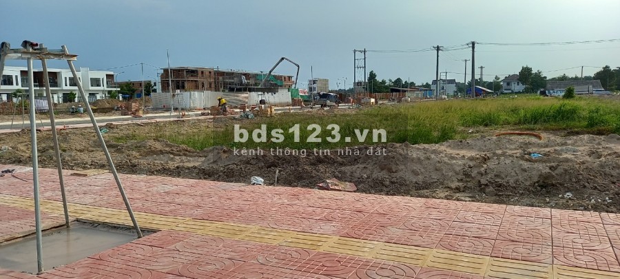 Bán nhà mặt tiền đường Quốc Lộ 1A và đường Xã Đồi 61 liền kề KCN Bàu Xéo giá