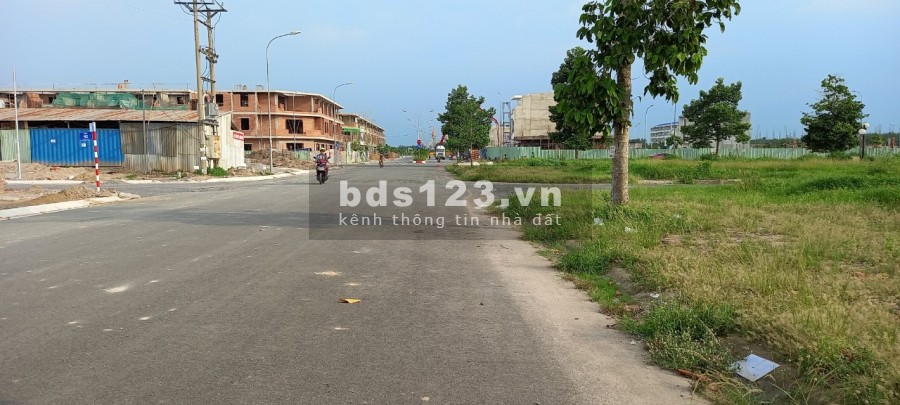 Bán nhà mặt tiền đường Quốc Lộ 1A và đường Xã Đồi 61 liền kề KCN Bàu Xéo giá