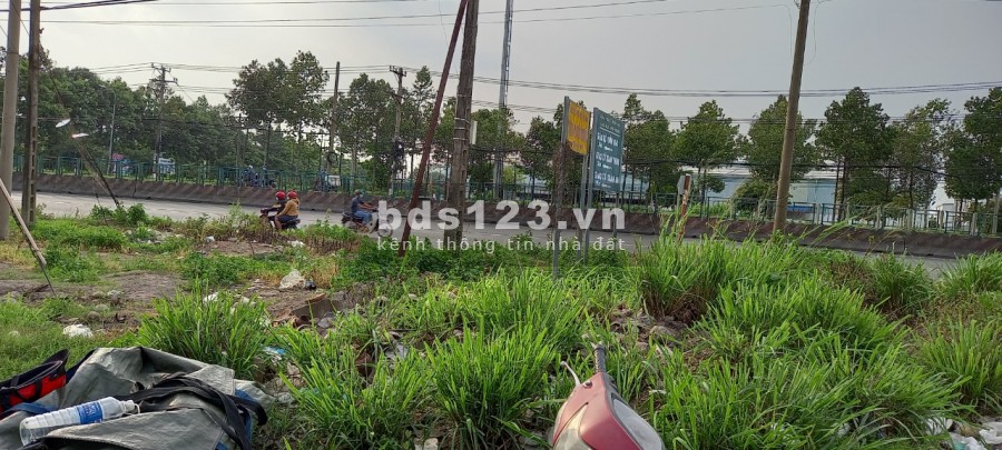 Bán nhà mặt tiền đường Quốc Lộ 1A và đường Xã Đồi 61 liền kề KCN Bàu Xéo giá