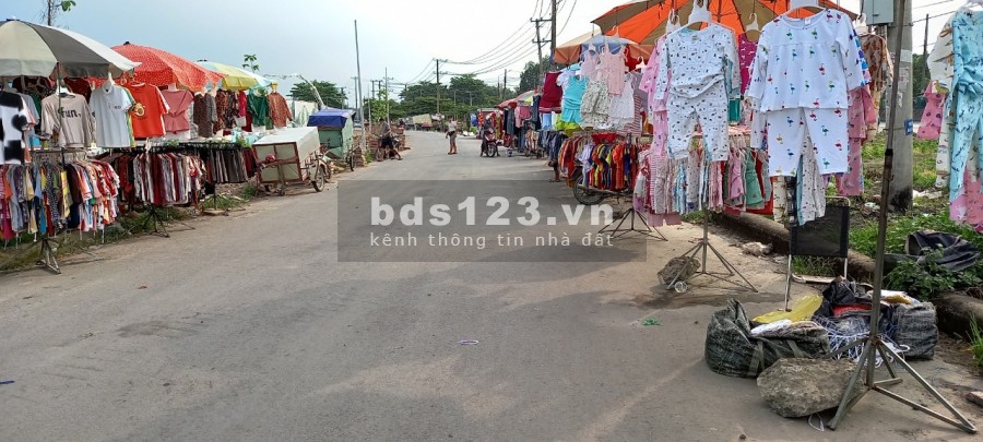 Bán nhà mặt tiền đường Quốc Lộ 1A và đường Xã Đồi 61 liền kề KCN Bàu Xéo giá