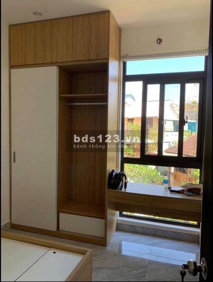 Nhà đẹp 2 mặt tiền, ngay trung tâm thành phố, đầy đủ nội thất