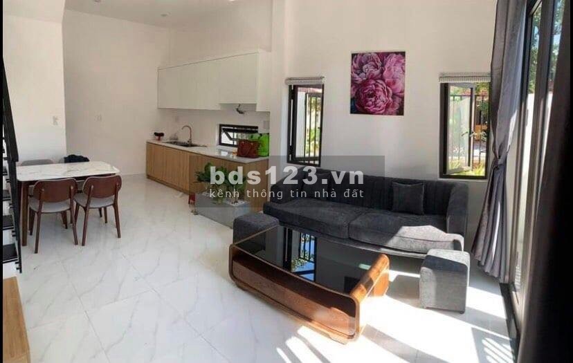 Nhà đẹp 2 mặt tiền, ngay trung tâm thành phố, đầy đủ nội thất