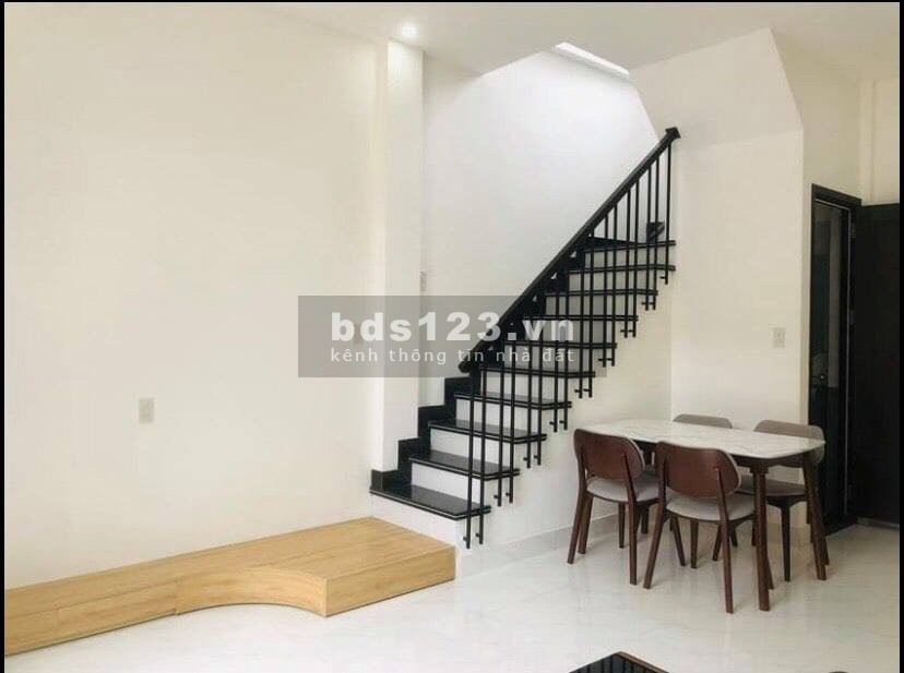 Nhà đẹp 2 mặt tiền, ngay trung tâm thành phố, đầy đủ nội thất
