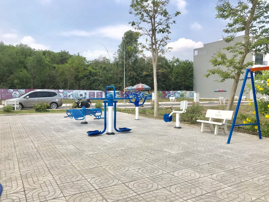 110m2 đất Củ Chi full thổ cư shr xây dựng ngay, mt đường 20m, khu vực sầm uất, dân cư đông