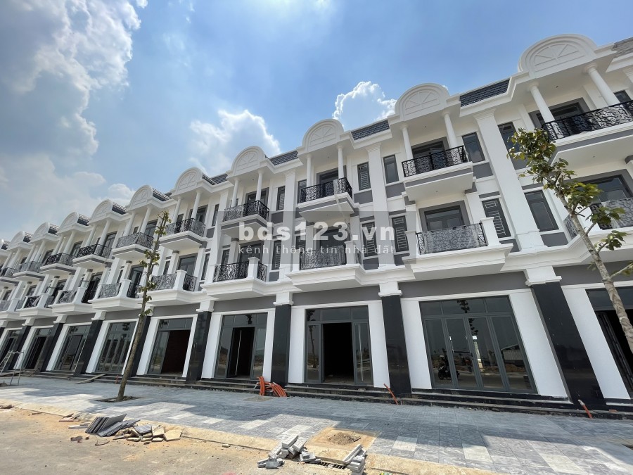 Bán nhà phố mặt tiền đường lớn dự án bậc nhất khu Long Thành, giá 18 triệu/m2