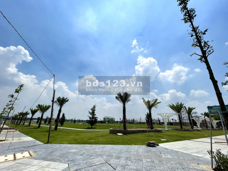 Bán nhà phố mặt tiền đường lớn dự án bậc nhất khu Long Thành, giá 18 triệu/m2
