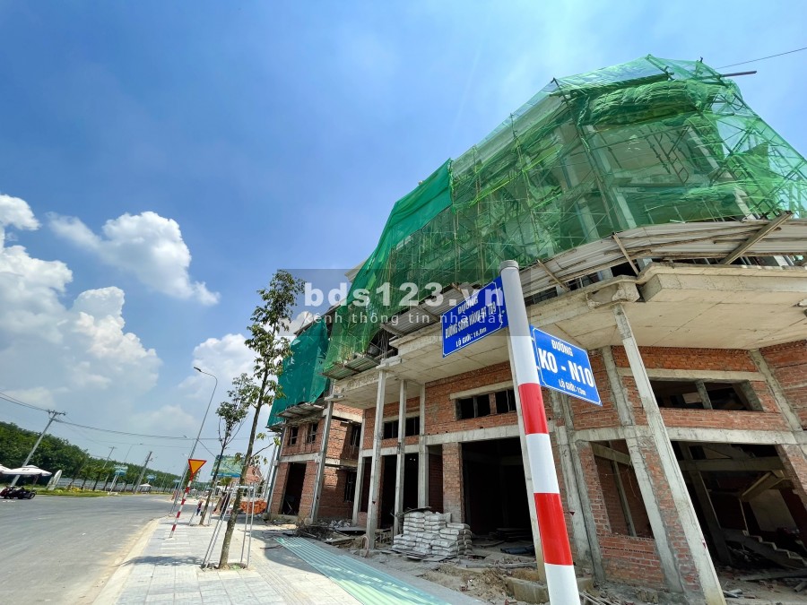 Bán nhà phố mặt tiền đường lớn dự án bậc nhất khu Long Thành, giá 18 triệu/m2