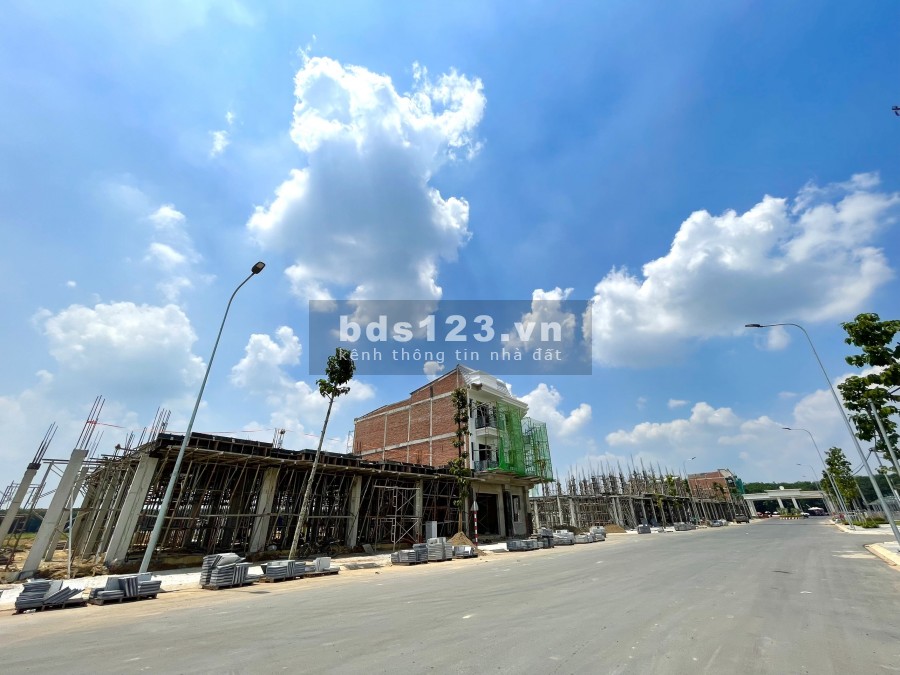Bán nhà phố mặt tiền đường lớn dự án bậc nhất khu Long Thành, giá 18 triệu/m2