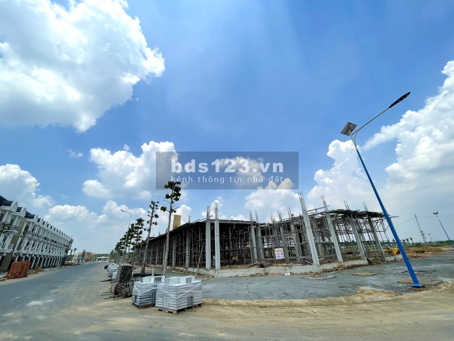 Bán nhà phố mặt tiền đường lớn dự án bậc nhất khu Long Thành, giá 18 triệu/m2